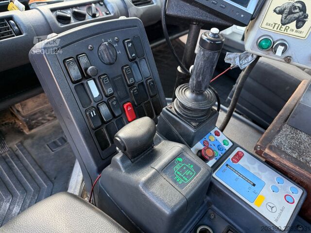 Sonderausbau-Transporter UNIMOG U400 mit Breining U2000 Bitumenspritze + Besen
