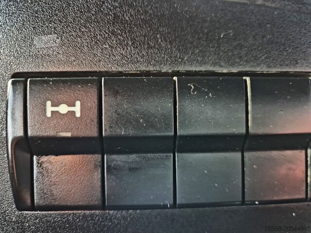 NÁKLADNÉ VOZIDLO SO ŽERIAVOM A SKLÁPAČOM Mercedes-Benz ATEGO 1323 K