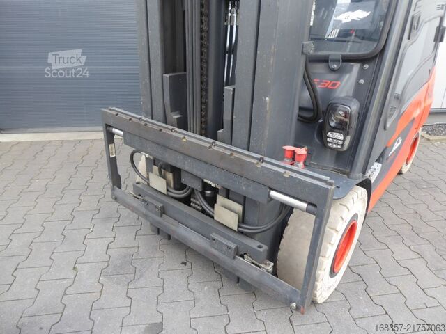 Frontgaffeltruck Linde E30-01