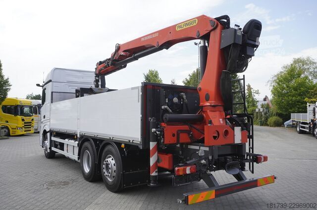منصة مع رافعة Mercedes-Benz Actros 2545 MP5 / 90 tho. km / Palfinger