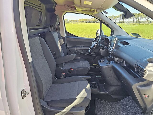OPEL COMBO 1,5 L1 Navi Automat AC! OPEL COMBO 1.5 L1 Navi Automaat AC!