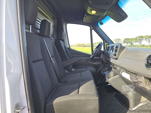 MERCEDES-BENZ SPRINTER 317 L2H2 RWD Automat MBUX Kamera 3 sittplatser AC Apple Carplay Euro6 170 hk! MERCEDES-BENZ SPRINTER 317 L2H2 RWD Automaat Mbux Camera 3 Zi...