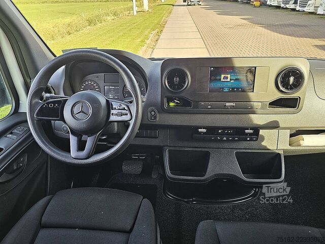 MERCEDES-BENZ SPRINTER 317 L2H2 RWD Automat MBUX Kamera 3 sittplatser AC Apple Carplay Euro6 170 hk! MERCEDES-BENZ SPRINTER 317 L2H2 RWD Automaat Mbux Camera 3 Zi...