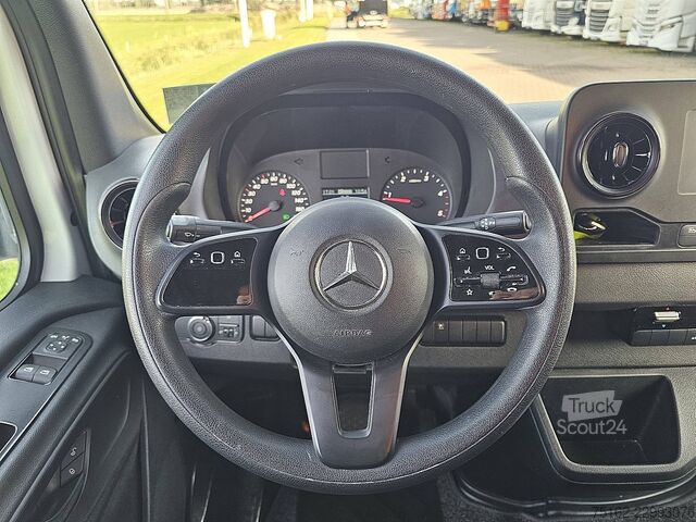 MERCEDES-BENZ SPRINTER 317 L2H2 RWD Automat MBUX Kamera 3 sittplatser AC Apple Carplay Euro6 170 hk! MERCEDES-BENZ SPRINTER 317 L2H2 RWD Automaat Mbux Camera 3 Zi...