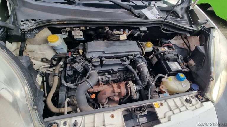 Karavan sa visokim krovom Peugeot Bipper