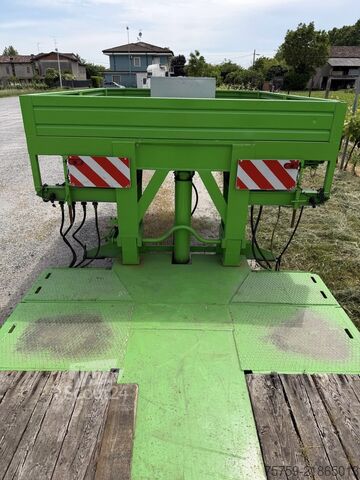 Semiremorcă cu platformă joasă pentru transportul utilajelor de construcţii COMETTO SS38P Teleskop-Tieflader 13.29m-16.79m