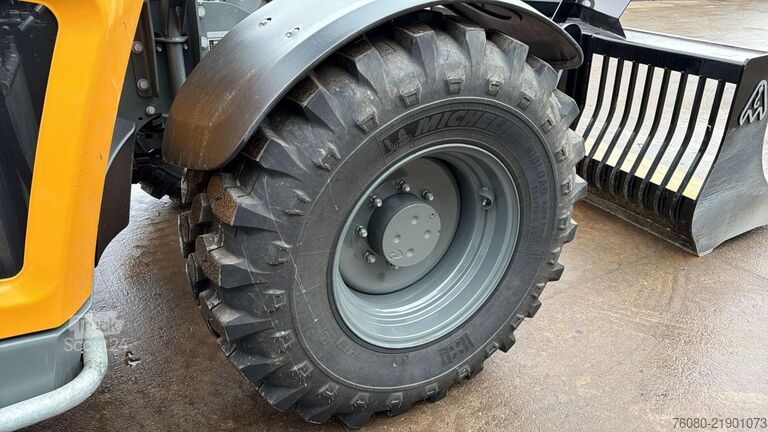 încărcător telescopic Liebherr T42-7S (INCL BUCKET / BE MACHINE / LIKE NEW / 7...