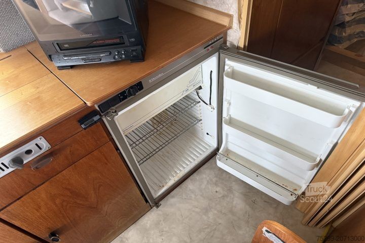 Specializētais kravas auto Mercedes-Benz L508 DG Wohnmobil