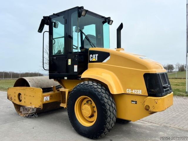 Tek tamburlu silindir Caterpillar CS423E Planierwalze