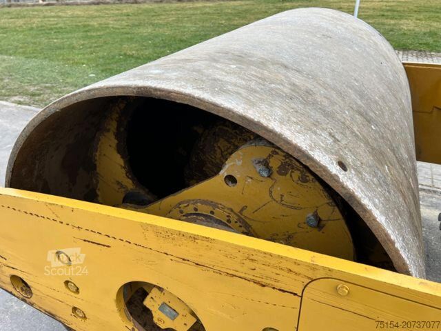 Tek tamburlu silindir Caterpillar CS423E Planierwalze