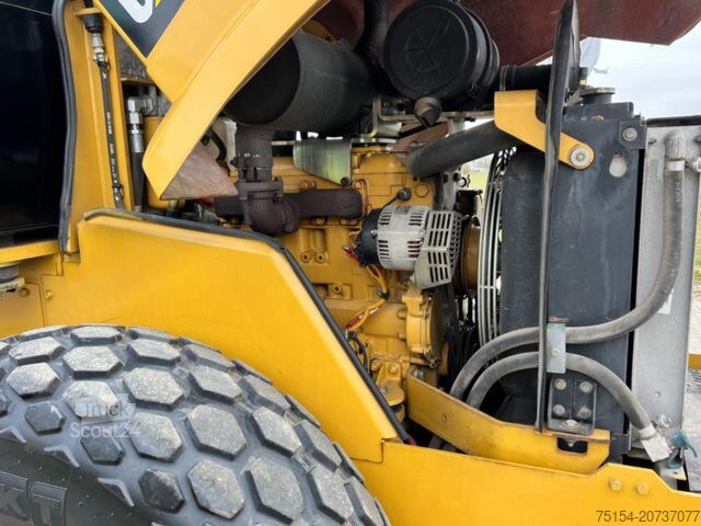 Tek tamburlu silindir Caterpillar CS423E Planierwalze