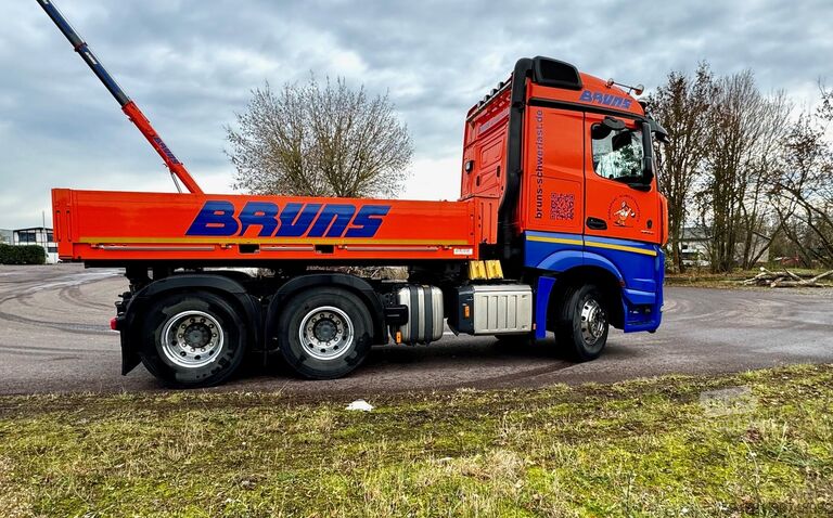 Tractor unit & semi-trailer tractor Mercedes-Benz 2653 6X4