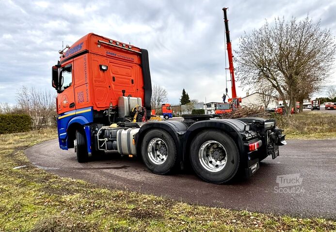 Tractor unit & semi-trailer tractor Mercedes-Benz 2653 6X4