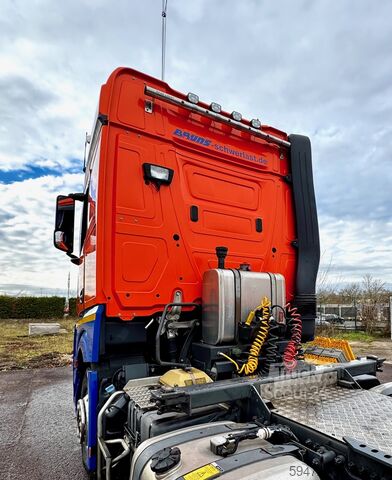 Tractor unit & semi-trailer tractor Mercedes-Benz 2653 6X4