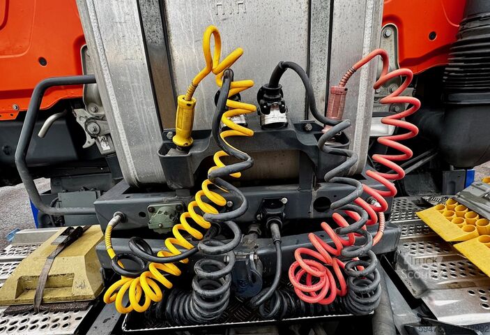 Tractor unit & semi-trailer tractor Mercedes-Benz 2653 6X4