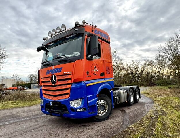 Tractor unit & semi-trailer tractor Mercedes-Benz 2653 6X4