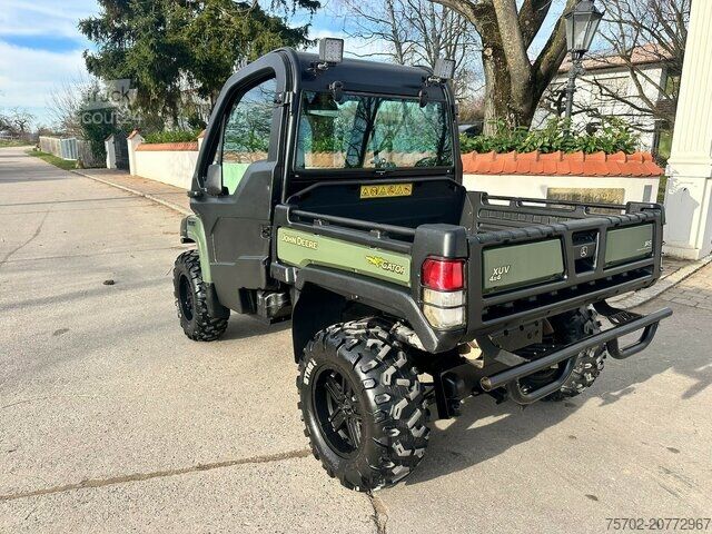 Dvoriščni traktor John-Deere Gator XUV 855D