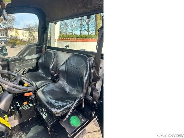 Dvoriščni traktor John-Deere Gator XUV 855D