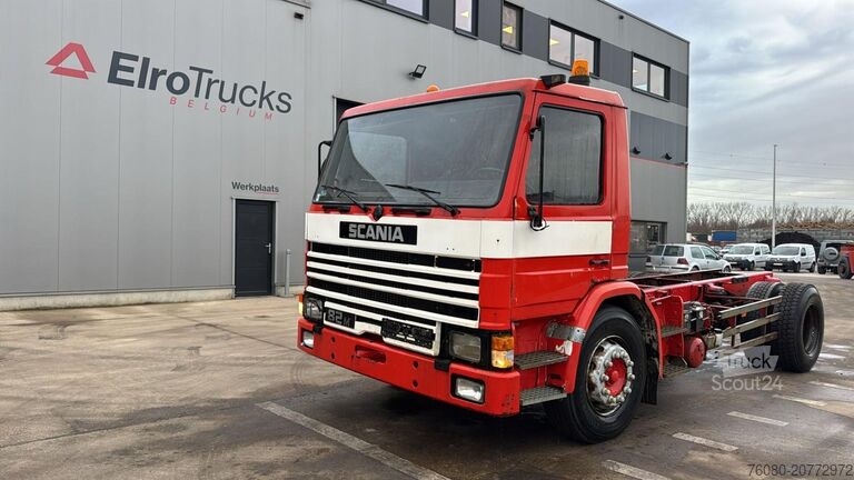 Chasis con cabina Scania 82 - 210 (LAMES / STEEL SUSP. / POMPE MANUELLE ...