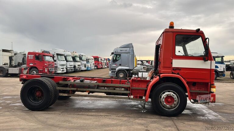 Chasis con cabina Scania 82 - 210 (LAMES / STEEL SUSP. / POMPE MANUELLE ...