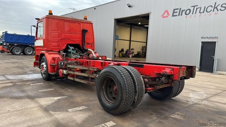 Chasis con cabina Scania 82 - 210 (LAMES / STEEL SUSP. / POMPE MANUELLE ...