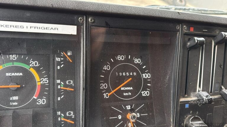 Chasis con cabina Scania 82 - 210 (LAMES / STEEL SUSP. / POMPE MANUELLE ...