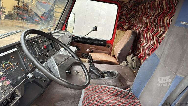 Chasis con cabina Scania 82 - 210 (LAMES / STEEL SUSP. / POMPE MANUELLE ...