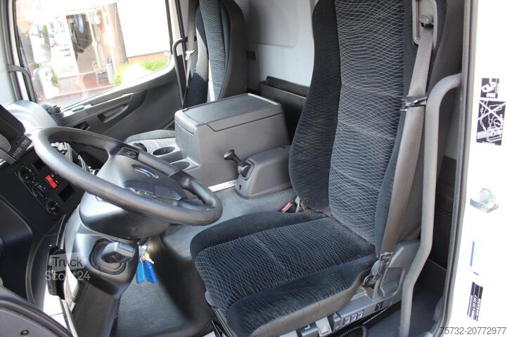 Autocarro con cassone Mercedes-Benz Atego 1321 E6 Koffer Klima Kamera LBW Nur 85 Tkm