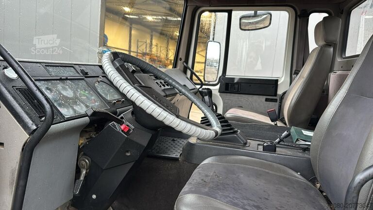 Kipper mit Kran Volvo FL 6-18 (MANUAL PUMP / CRANE HIAB 090 / STEEL S...