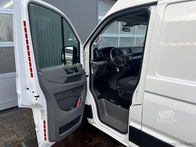 High-roof van Volkswagen Crafter 35 2.0 TDI L3H3 140pk Airco Cruise cont...
