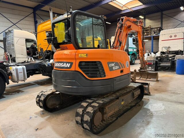 DOOSAN DX 62 R-3 6.2T - *FULL HYDR - *CENTRAL GREASING* - *HYDR QUICKHITCH - 3 BUCKETS / LÖFFELN - * DOOSAN DX 62 R-3 6.2T - *FULL HYDR - *CENTRAL GREASING...