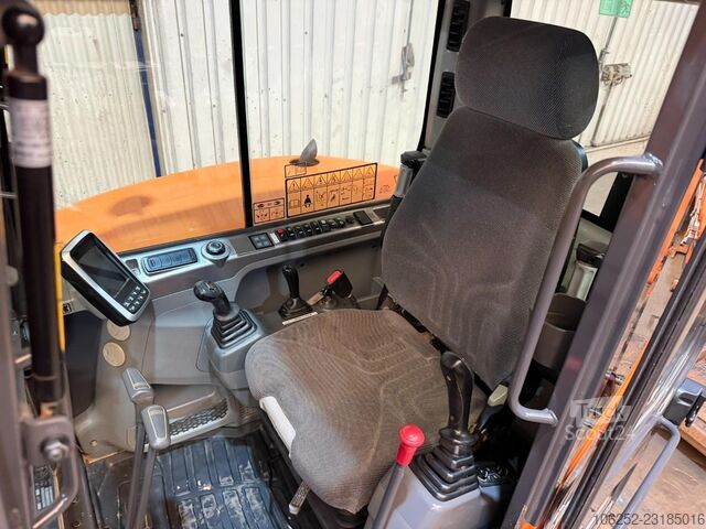 DOOSAN DX 62 R-3 6.2T - *FULL HYDR - *CENTRAL GREASING* - *HYDR QUICKHITCH - 3 BUCKETS / LÖFFELN - * DOOSAN DX 62 R-3 6.2T - *FULL HYDR - *CENTRAL GREASING...