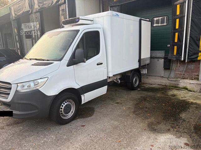 Furgons ar kasti Mercedes-Benz Sprinter