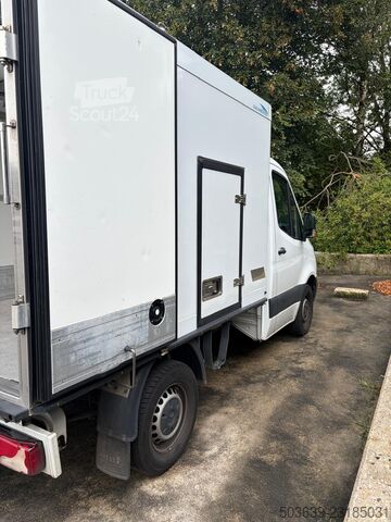 Furgons ar kasti Mercedes-Benz Sprinter