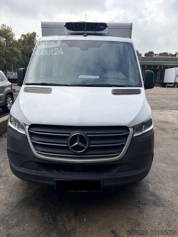 Furgons ar kasti Mercedes-Benz Sprinter