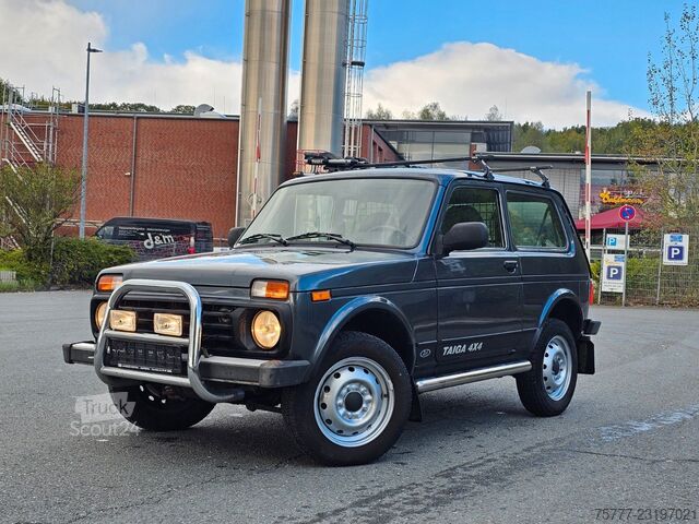 Pick-up LADA Taiga 4x4 -1. Hand-AHK-Bügel-Dachgepäckträger