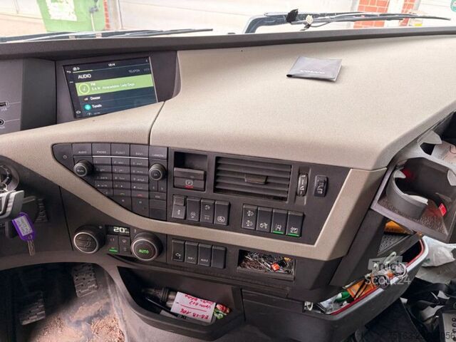 Camión de plataforma VOLVO FH 420 Pritsche Heckkran Hiab 235DLS-3 Funk