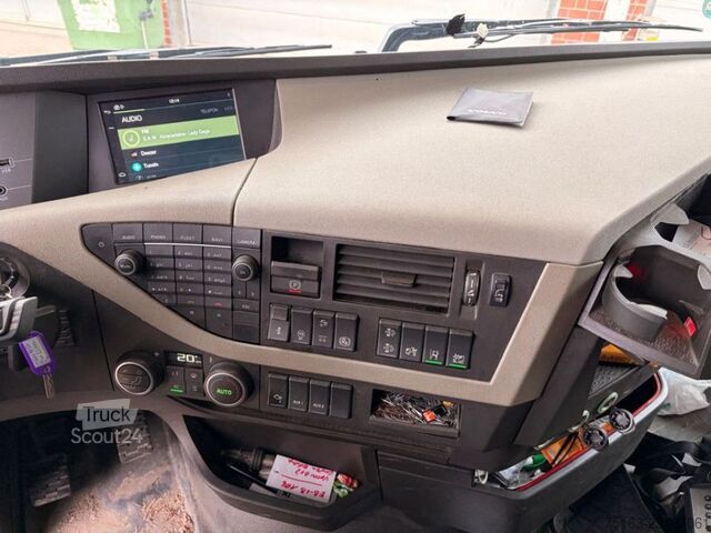 Grúa montada en camión VOLVO FH 420 Pritsche Heckkran Hiab 235DLS-3 Funk