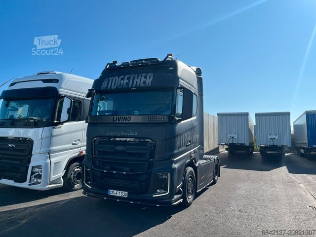 Tractora standard FORD Sondermodell mit LIVING Ausbau