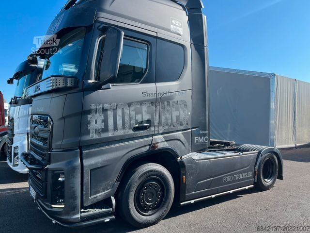 Tractora standard FORD Sondermodell mit LIVING Ausbau