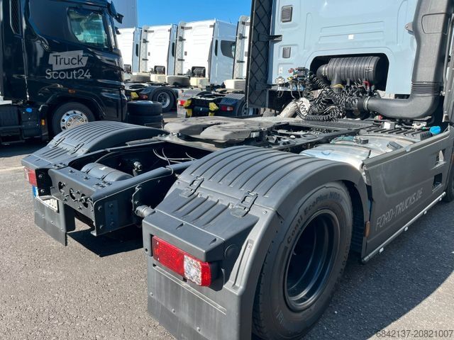 Tractora standard FORD Sondermodell mit LIVING Ausbau