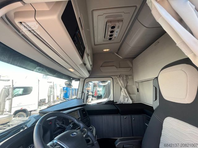 Tractora standard FORD Sondermodell mit LIVING Ausbau