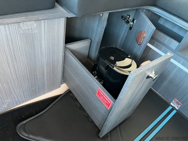 Tractora standard FORD Sondermodell mit LIVING Ausbau