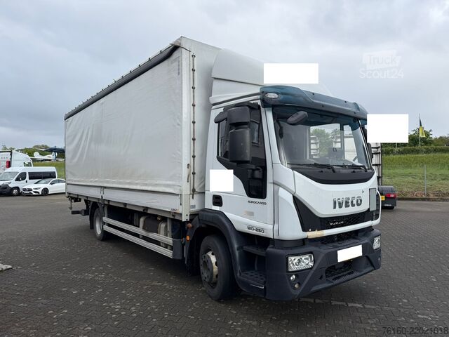 Plachta s posuvnými bočnicemi a hydraulickým čelem. Iveco EUROCARGO 120E25P