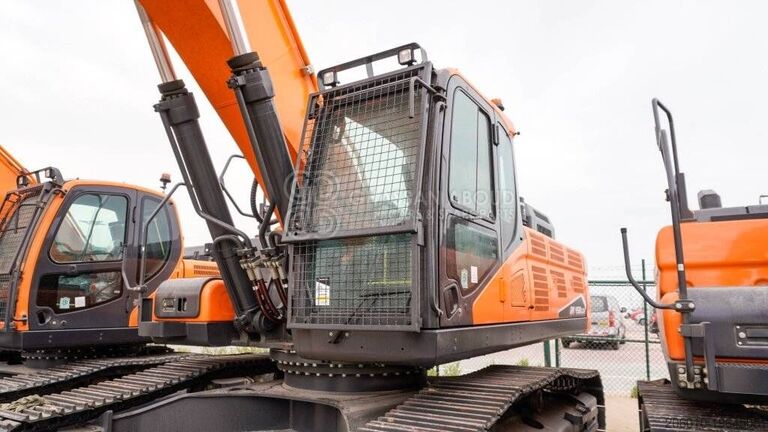 Paletli ekskavatör Develon DX450LCA-7M