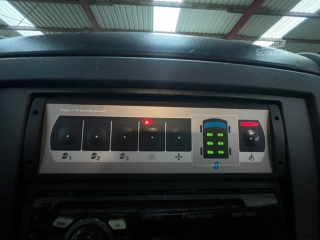 Minibús VOLKSWAGEN Crafter 2.5 TDi Maxi 9Sitze + Lift ENGINE BROKEN