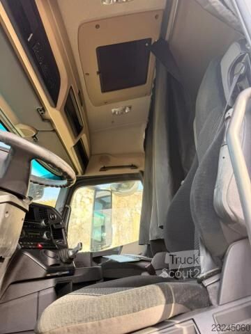 Стандартен влекач Mercedes-Benz ACTROS 1843