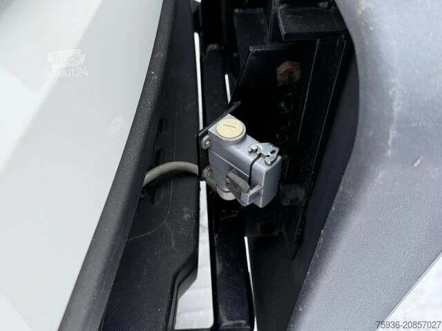 Tovornjak s ploščadjo in žerjavom Iveco Daily 40C18 3.0 PICK-UP Amco Veba 602T KRAAN Eu...