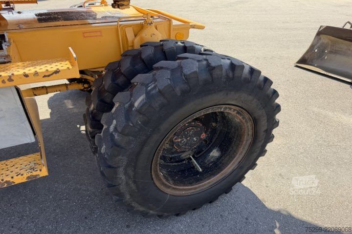 Rolo compactador Liebherr 308 Mobilbagger / Swiss-Vehicle