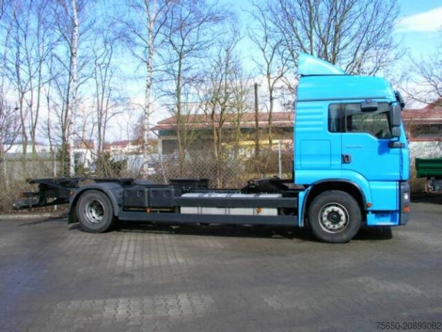 Camion porte-caisses amovibles MAN TGA 02  18.410 TGA2 Achs BDF- LKW